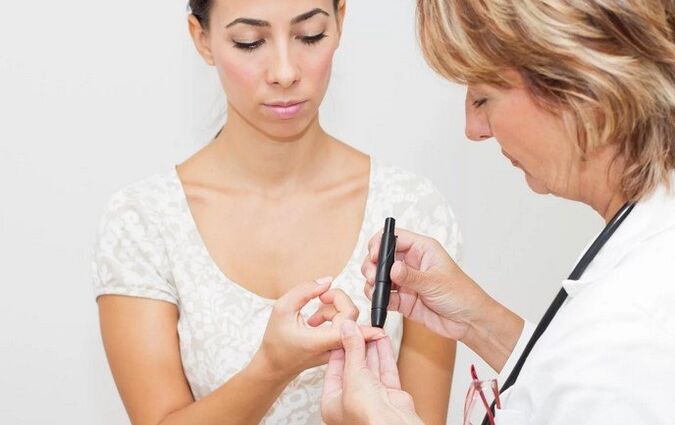 Antes de prescribir insulina, o médico realiza unha proba de azucre no sangue